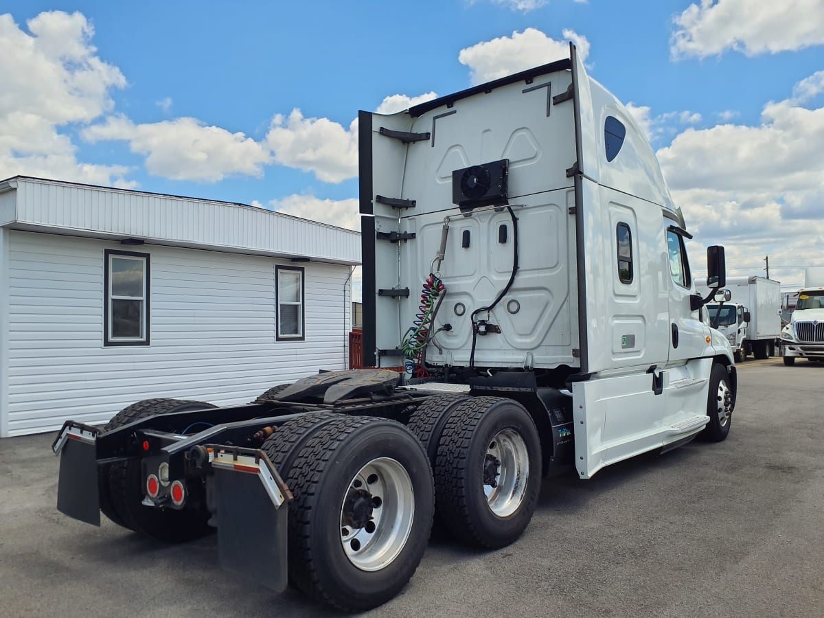 2018 Freightliner/Mercedes CASCADIA 125 223207