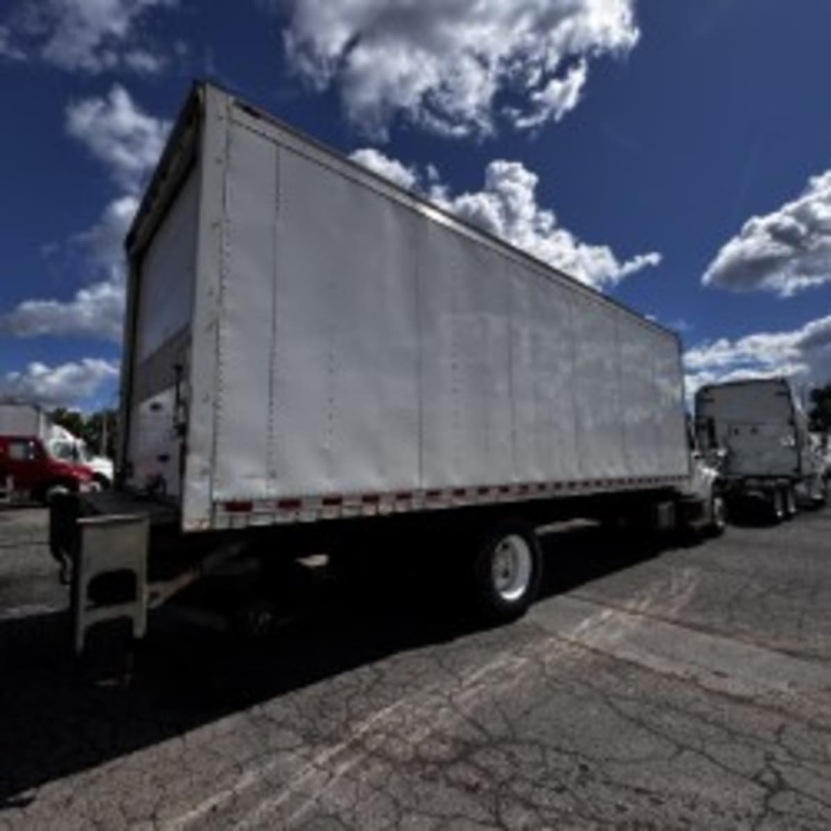 2018 Freightliner M2 106 223326