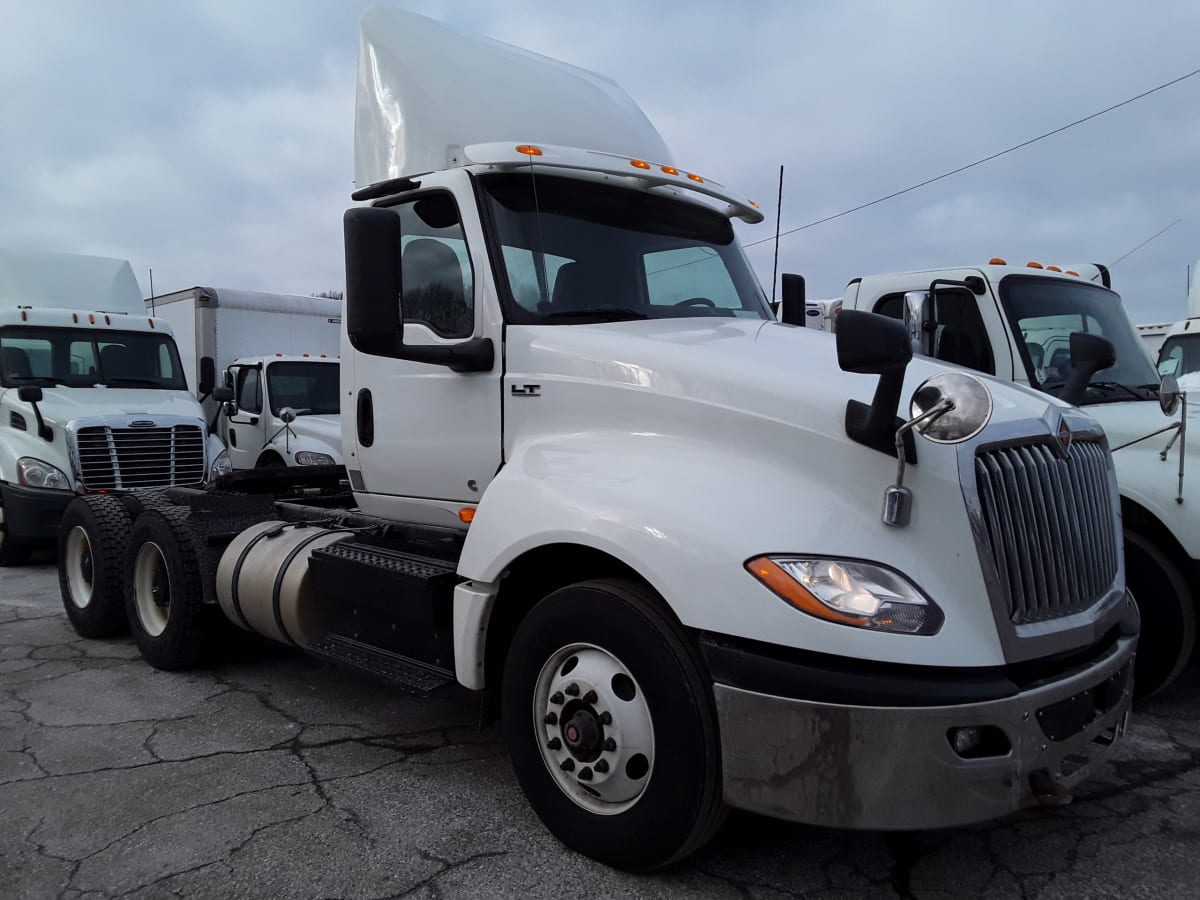 2020 Navistar International LT625 DAYCAB T/A 223564