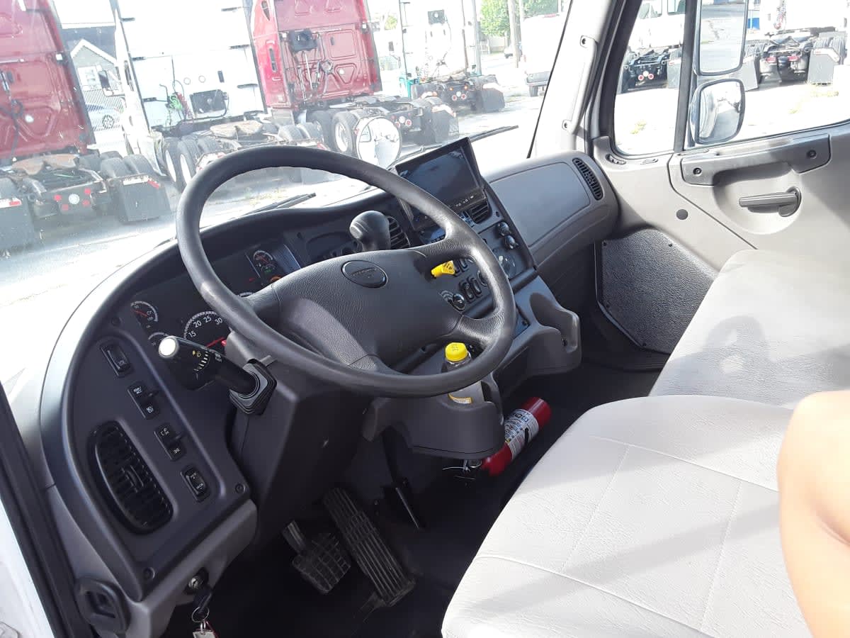 2020 Freightliner/Mercedes M2 106 228103