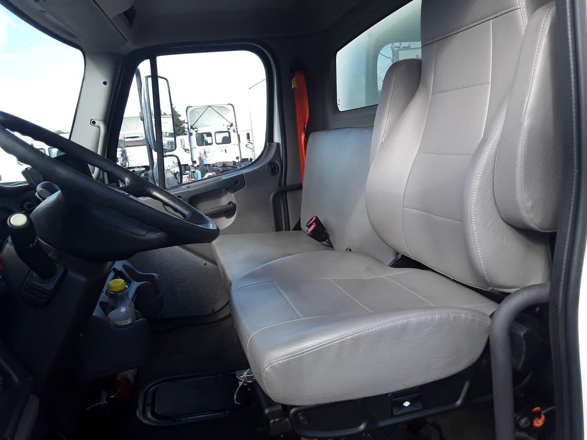 2020 Freightliner/Mercedes M2 106 228103