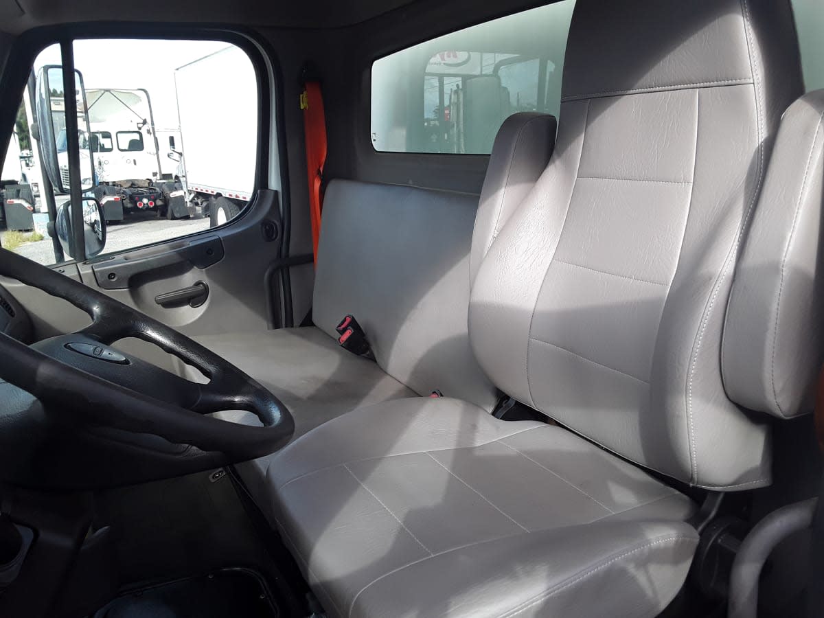 2020 Freightliner/Mercedes M2 106 228103