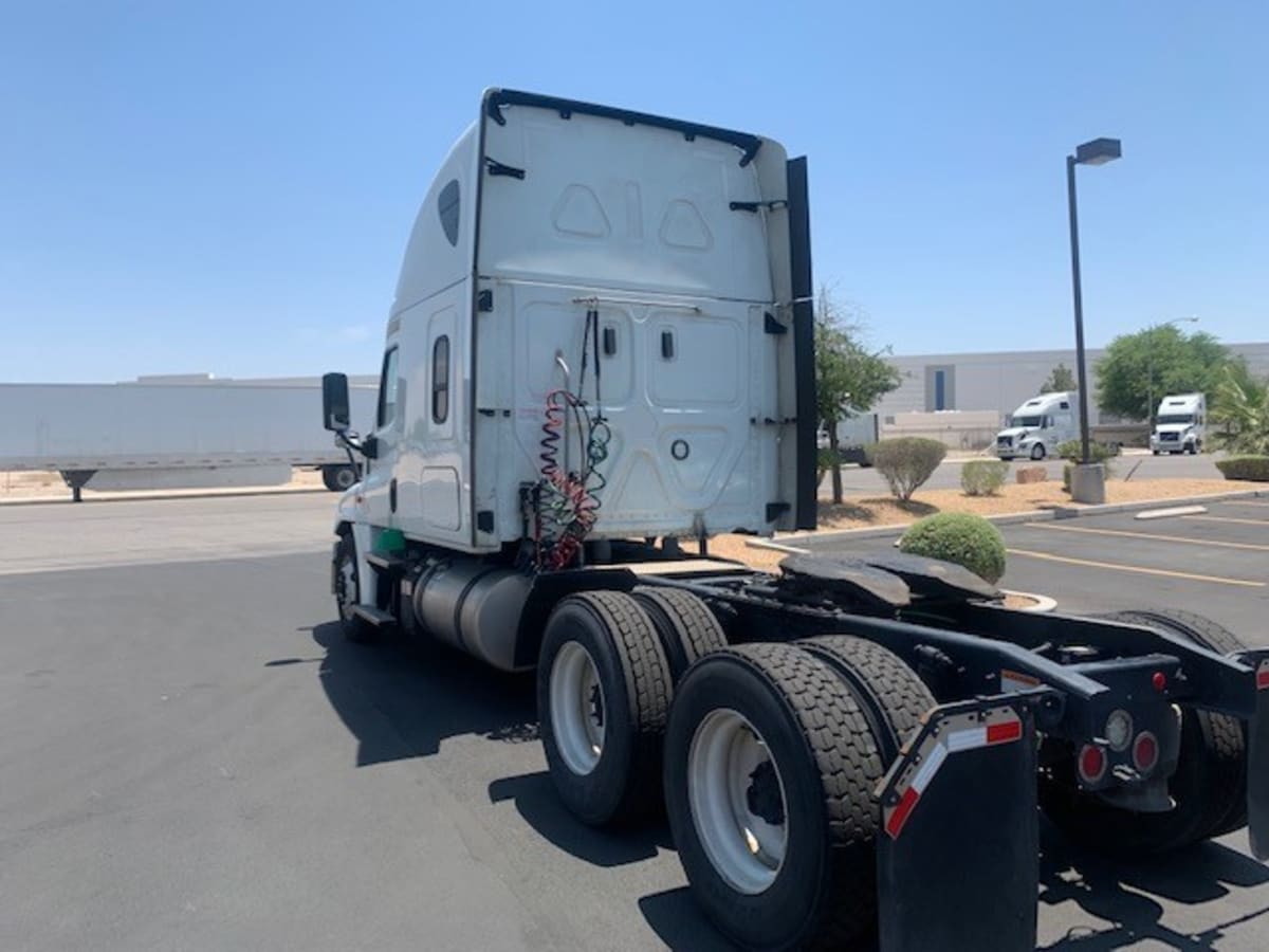 2020 Freightliner/Mercedes CASCADIA 125 228205