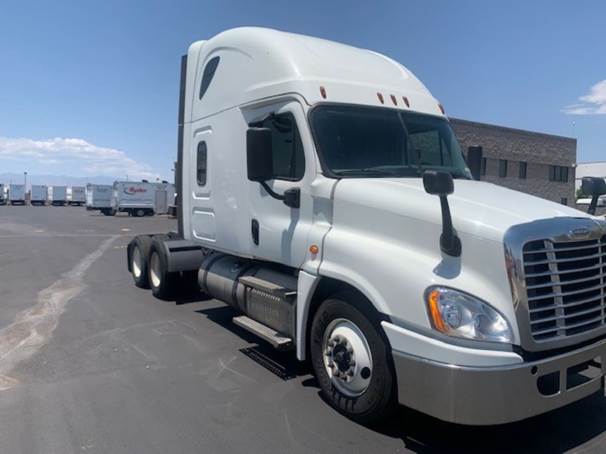 2020 Freightliner/Mercedes CASCADIA 125 228205