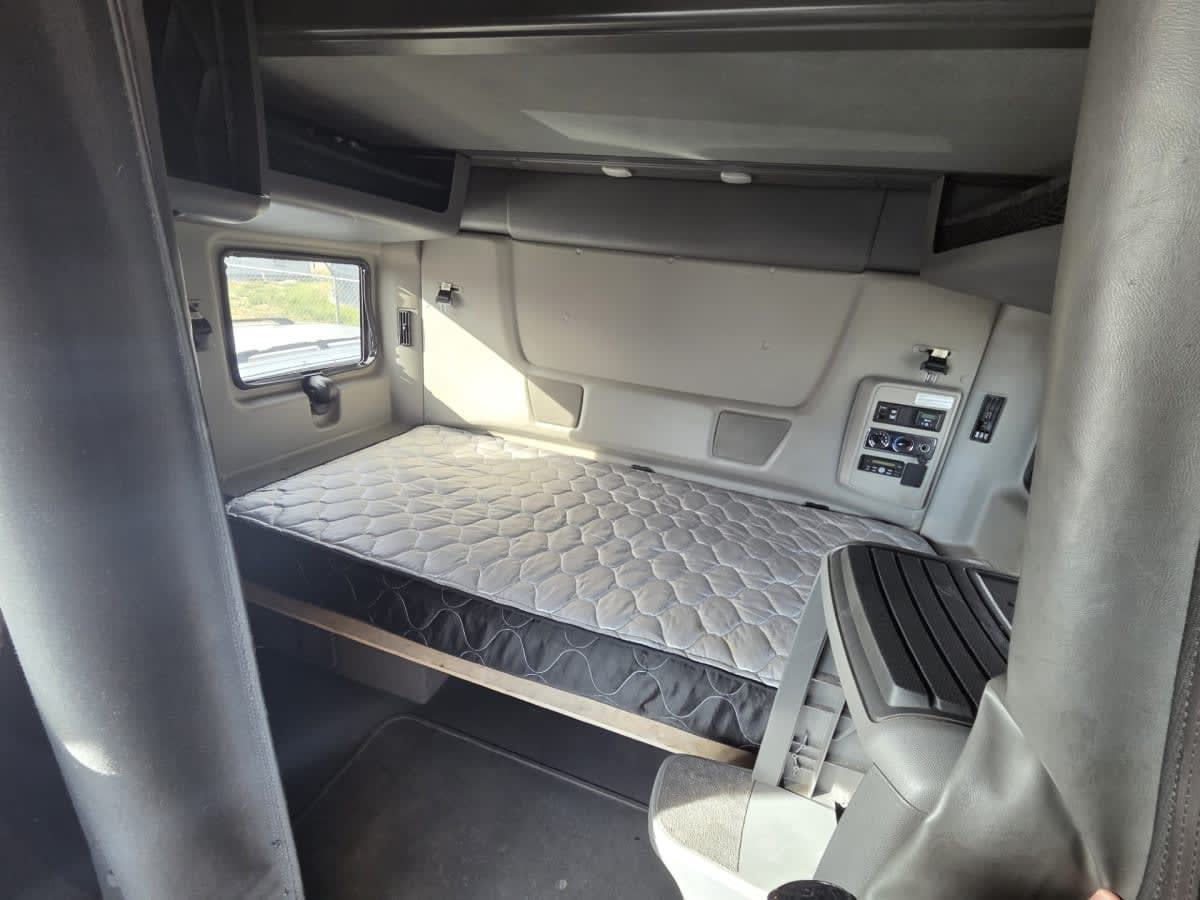 2020 International - image 8