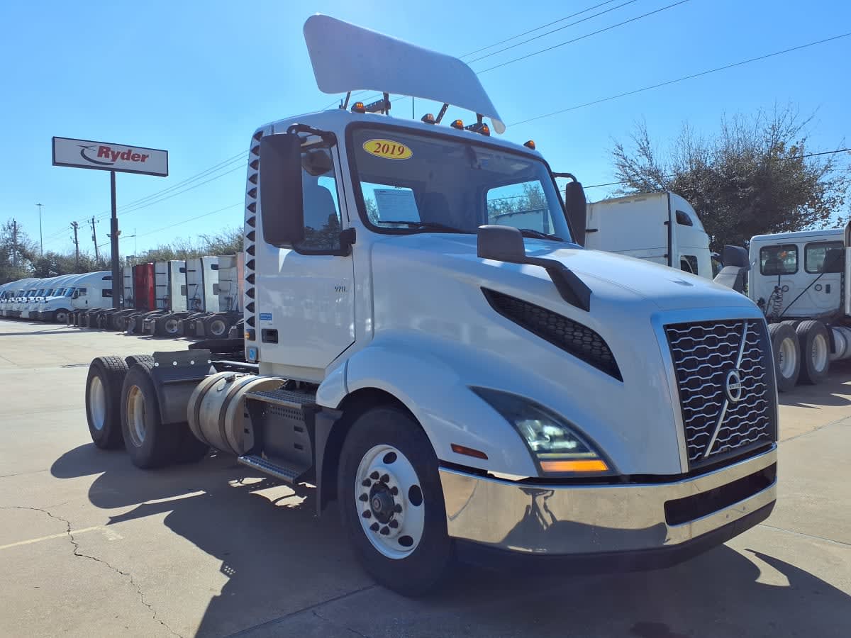 2019 Volvo VNL64T-300 228692