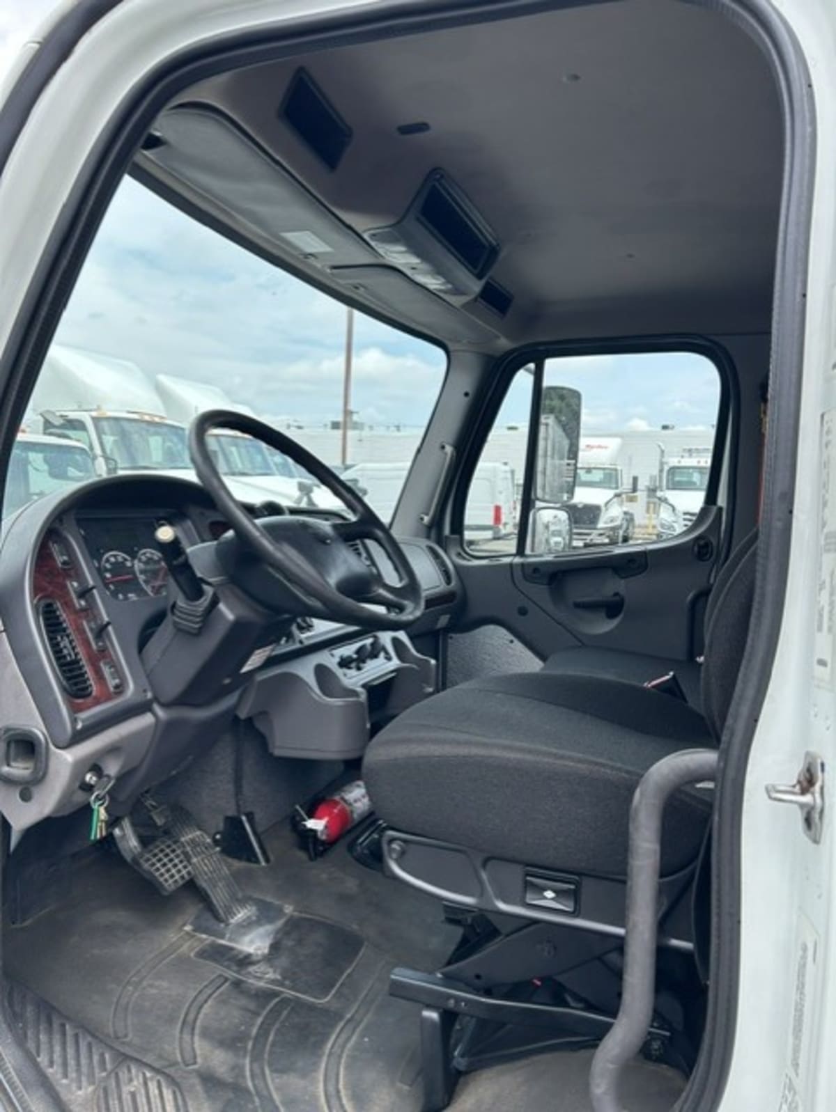 2020 Freightliner M2 106 in Farmingdale, NY — photo 7