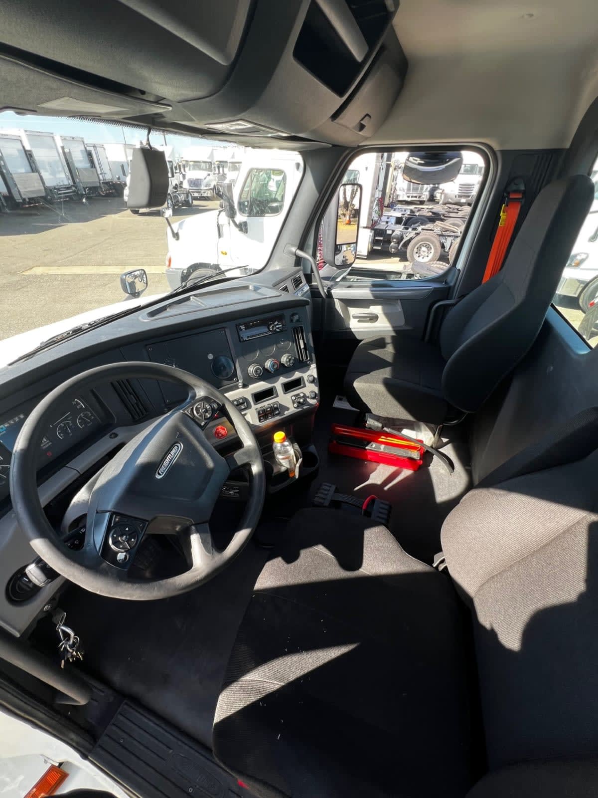 2020 Freightliner - image 7