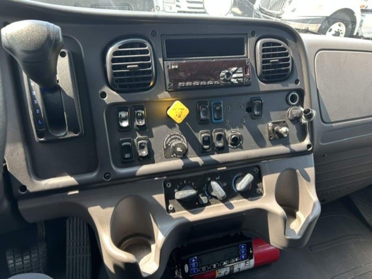 2020 Freightliner/Mercedes M2 106 229017