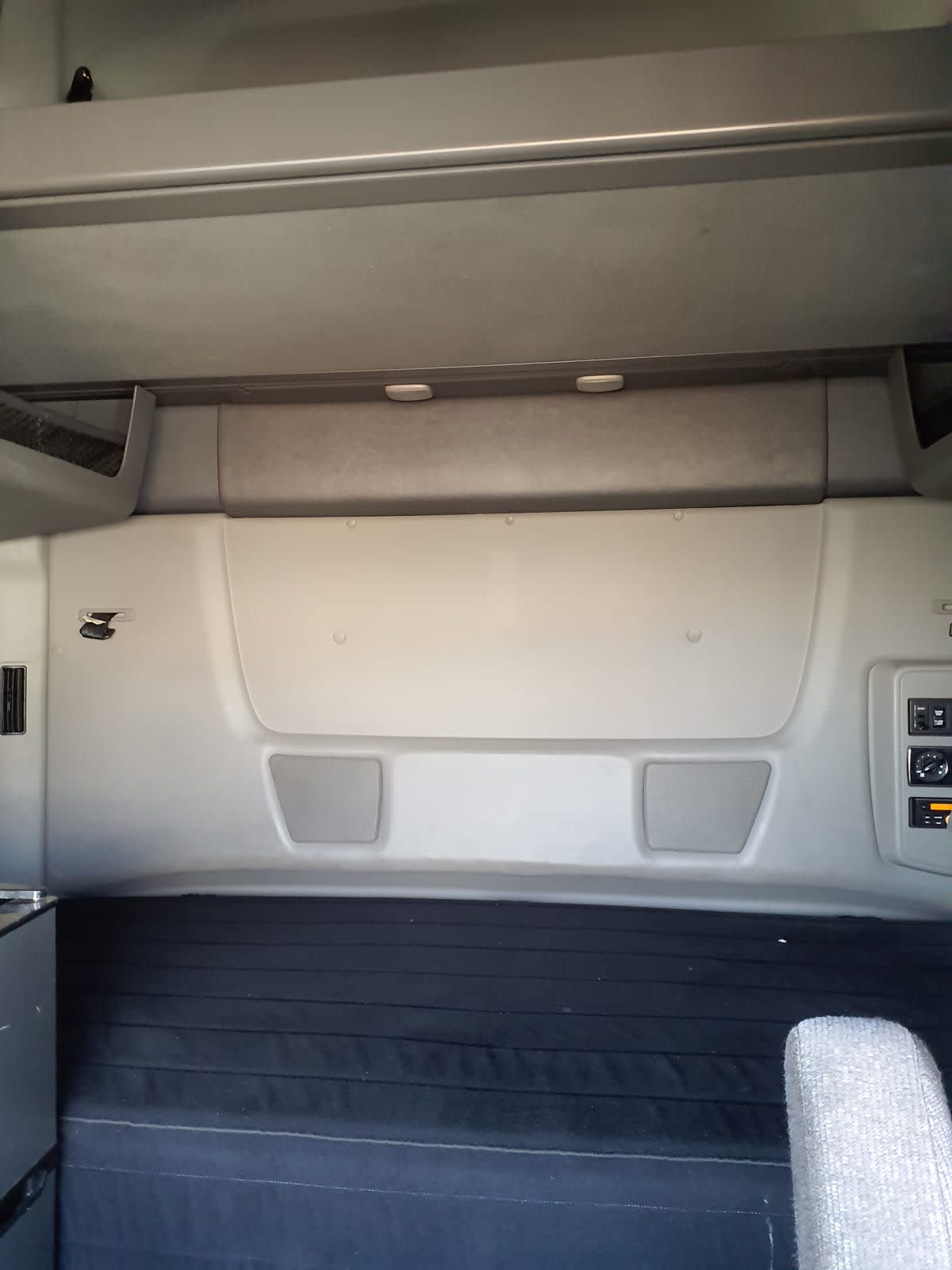 2020 International - image 8