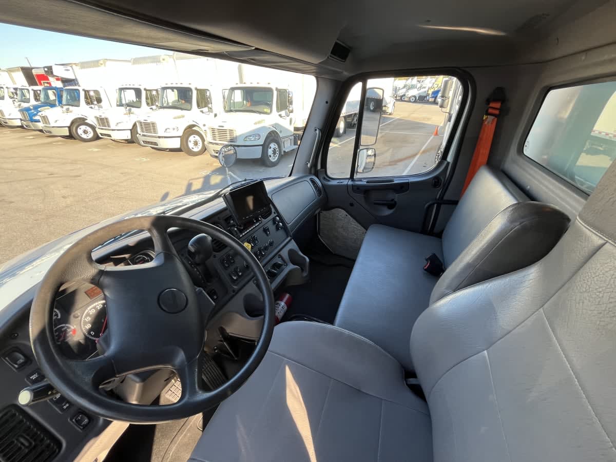 2020 Freightliner/Mercedes M2 106 230225