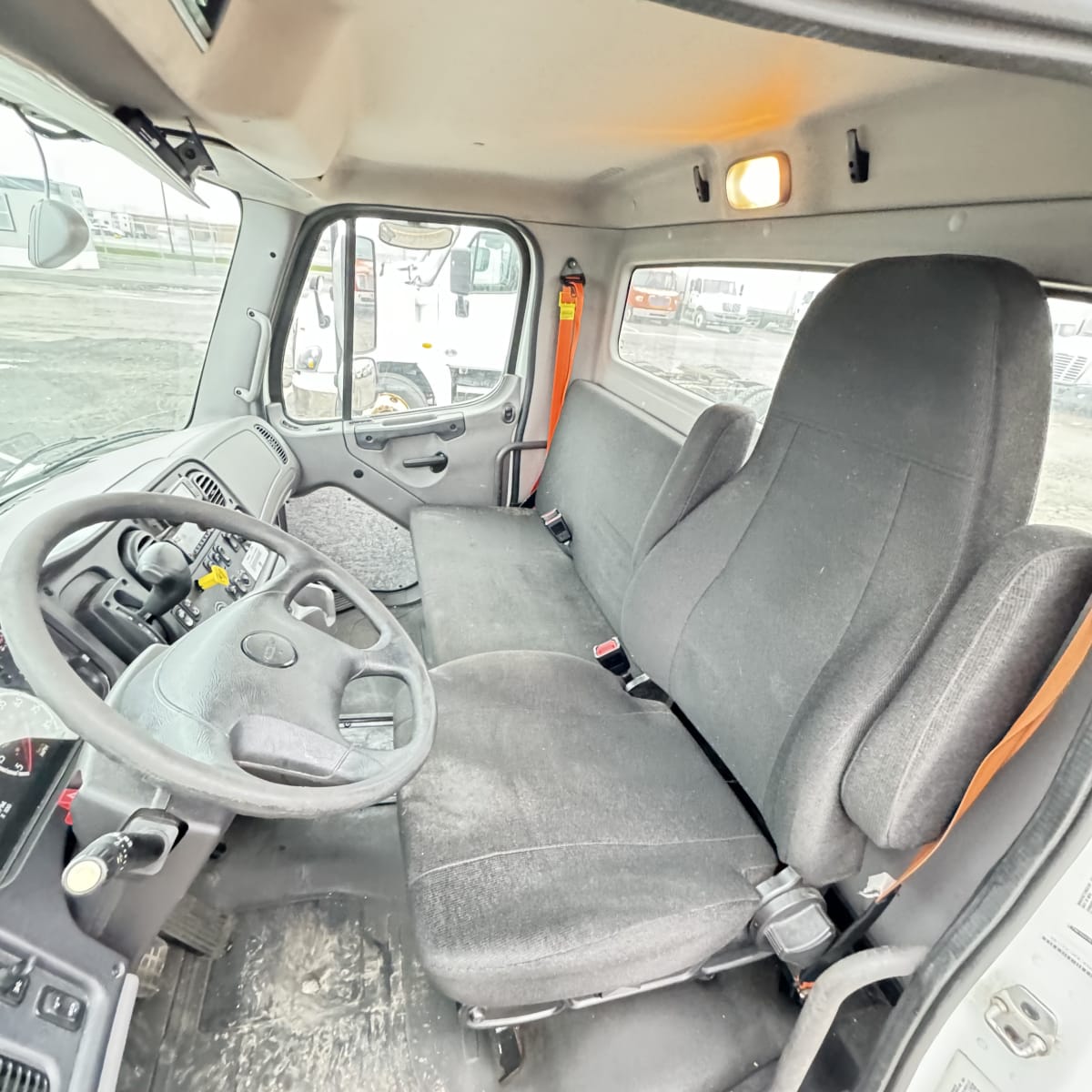 2020 Freightliner/Mercedes M2 106 230256