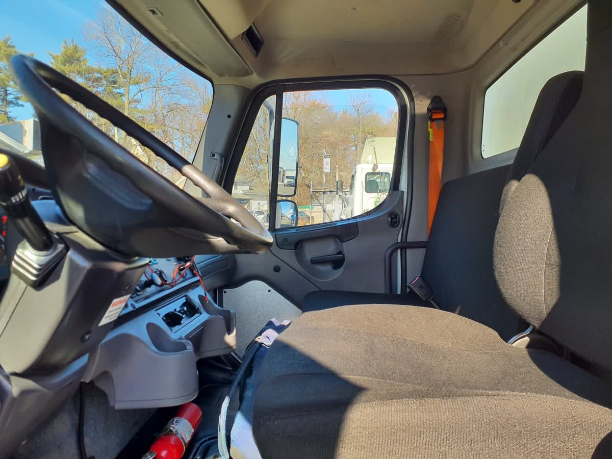 2021 Freightliner/Mercedes M2 106 231927