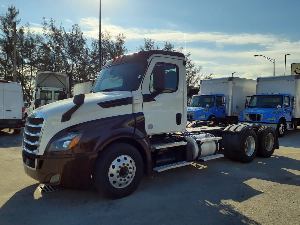 2020 Freightliner Cascadia in Miami, FL