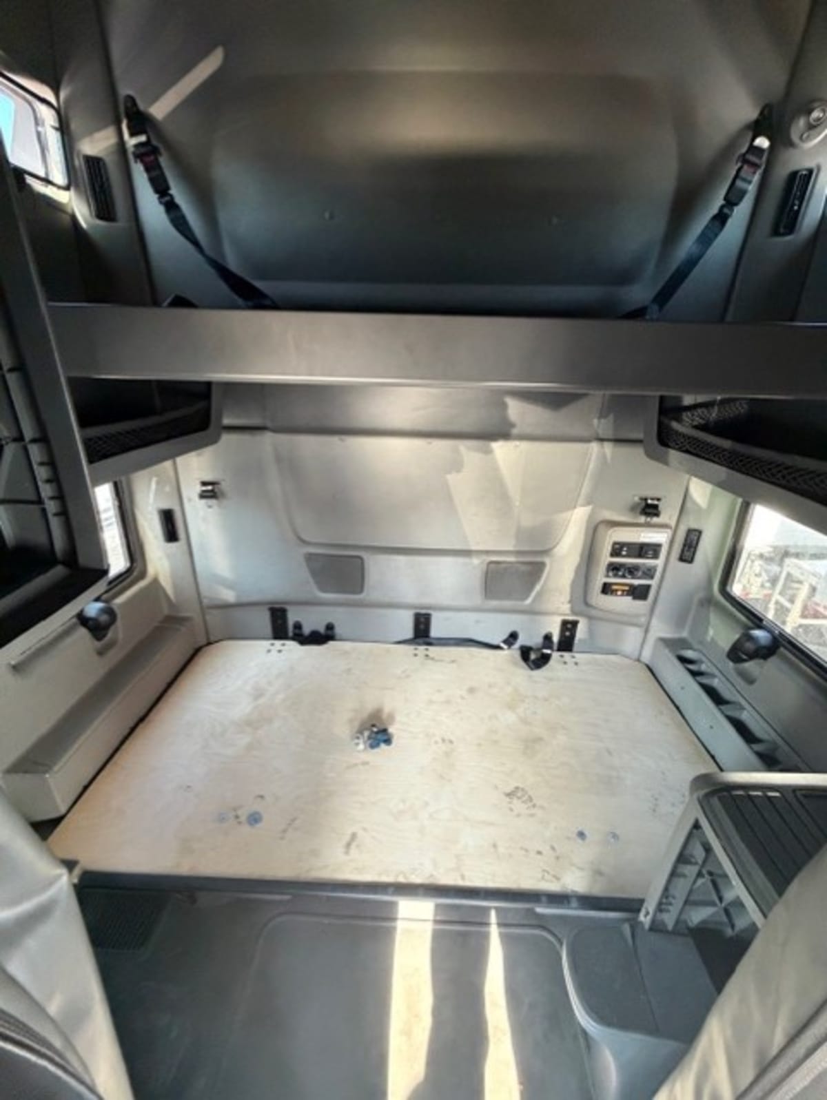 2020 International - image 8