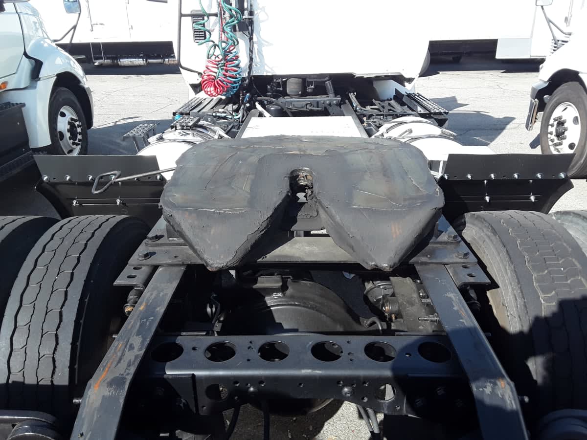 2019 International - image 10