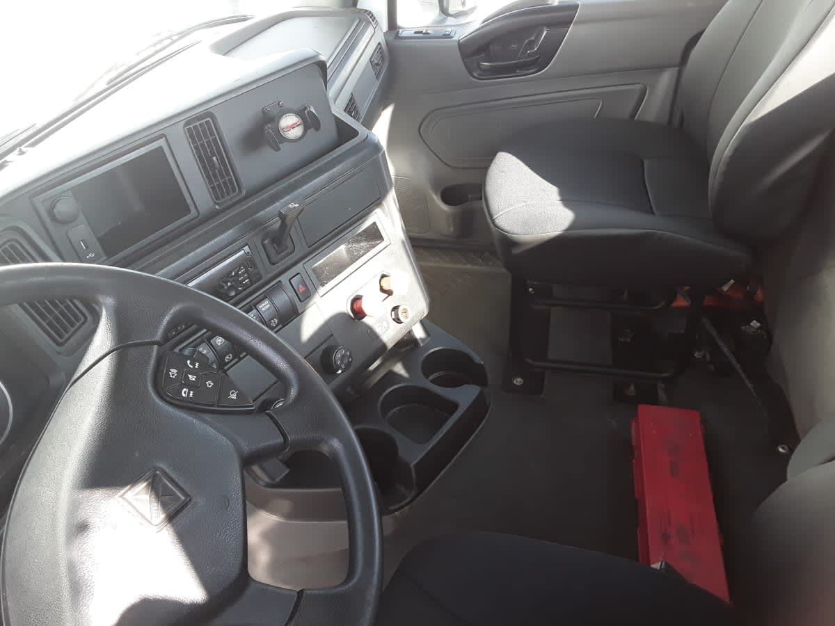 2019 International - image 7