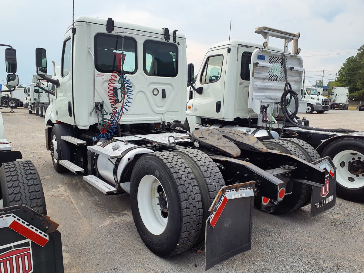 2020 Freightliner NEW CASCADIA 116 232475