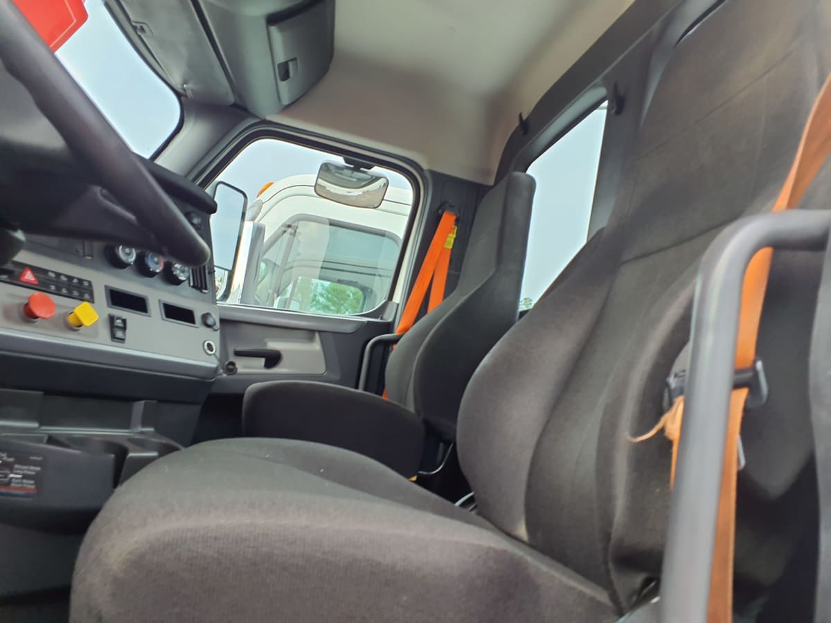 2020 Freightliner NEW CASCADIA 116 232475