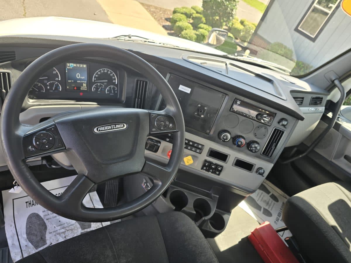 2019 Freightliner Cascadia in North Little Rock, AR — photo 7