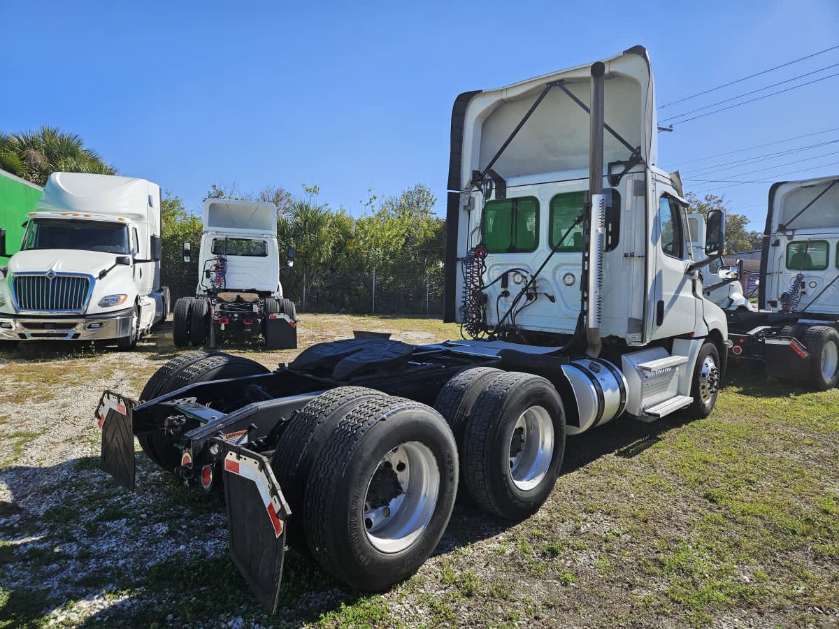 2021 Freightliner - image 4