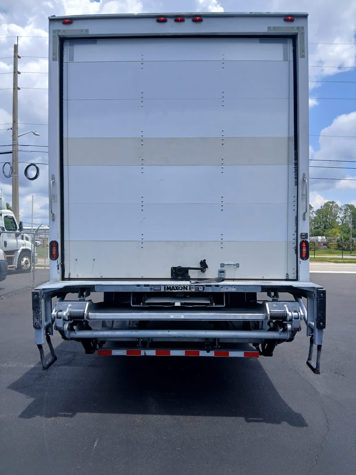2021 Freightliner/Mercedes M2 106 232829