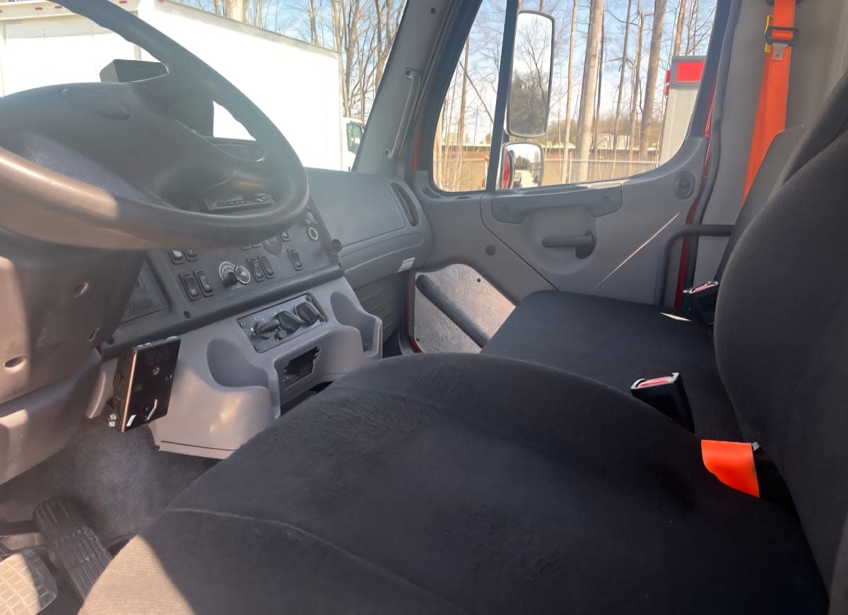 2020 Freightliner/Mercedes M2 106 233035