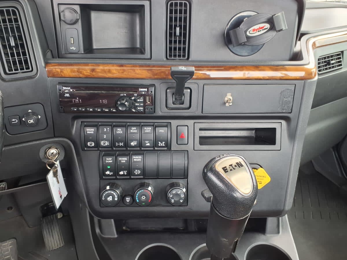 2020 Navistar International LT625 DAYCAB T/A 233141