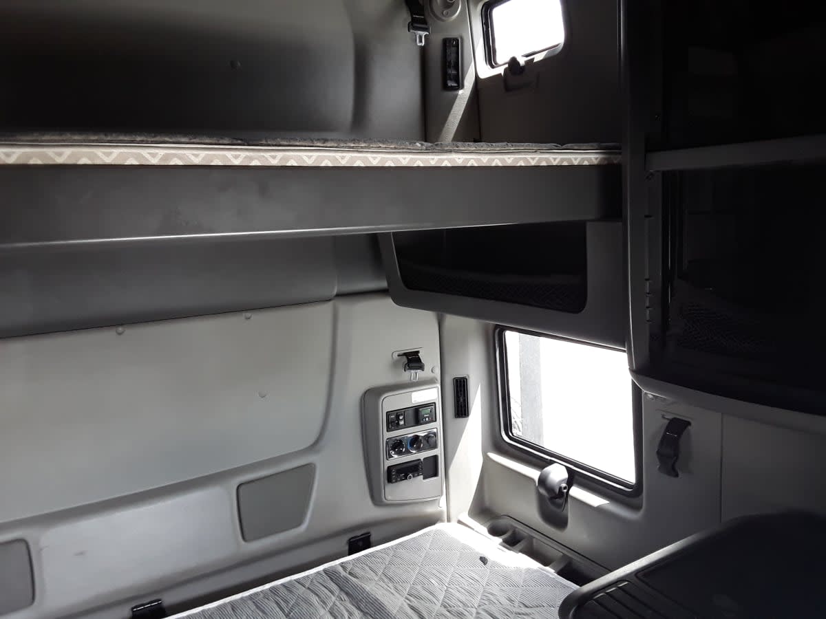 2020 International - image 8