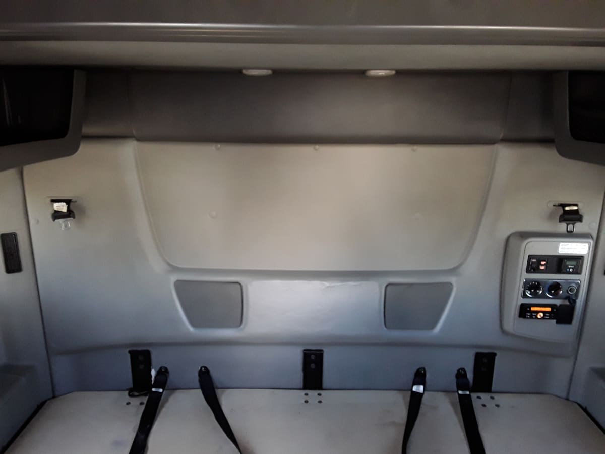 2020 International - image 8