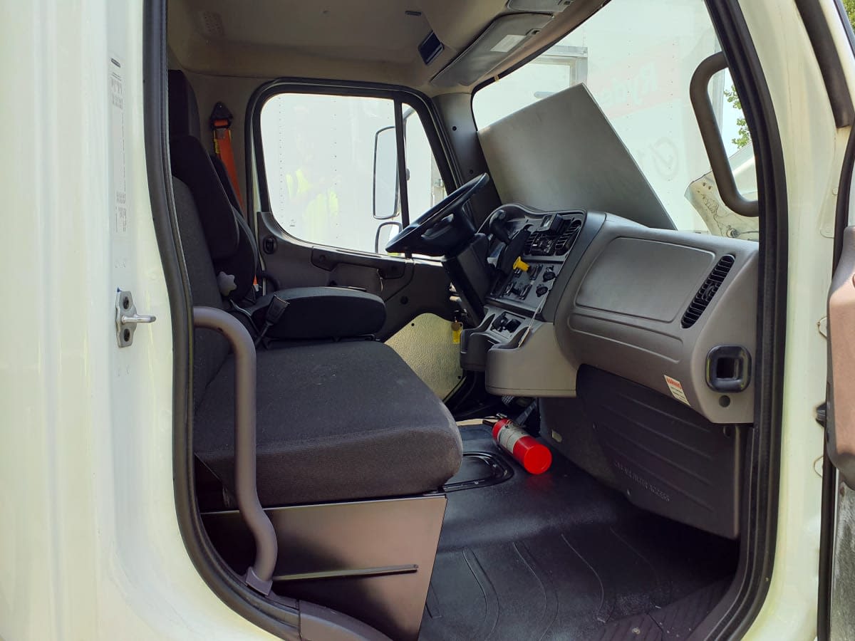 2020 Freightliner M2 106 233304