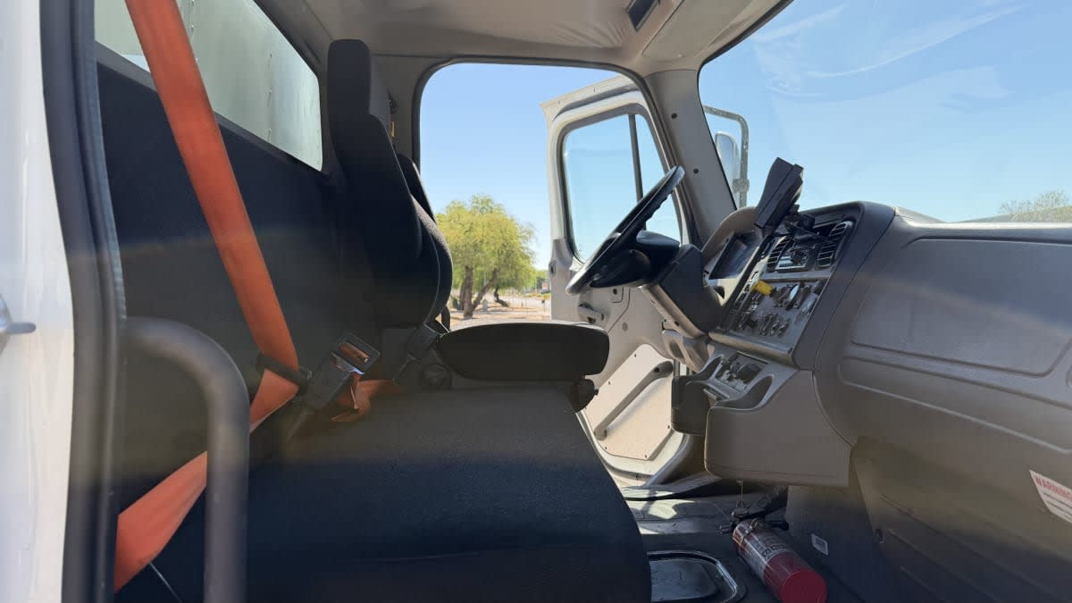 2020 Freightliner/Mercedes M2 106 233436
