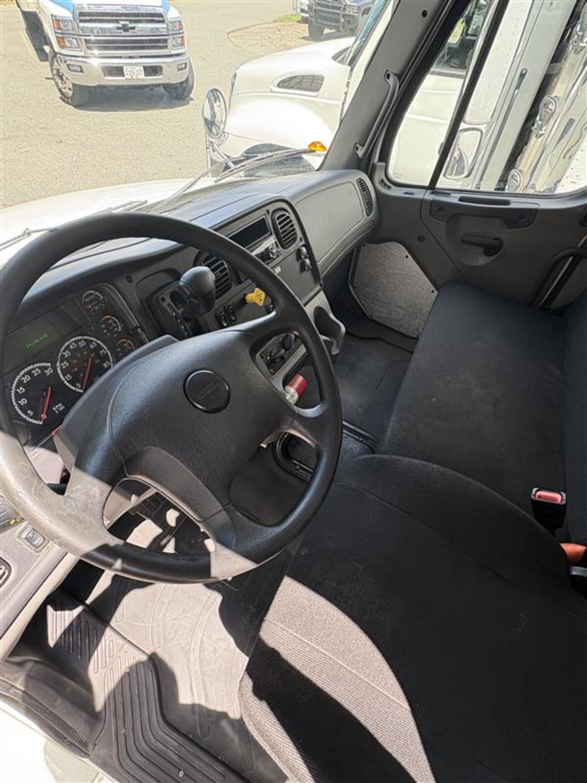 2020 Freightliner M2 106 233593