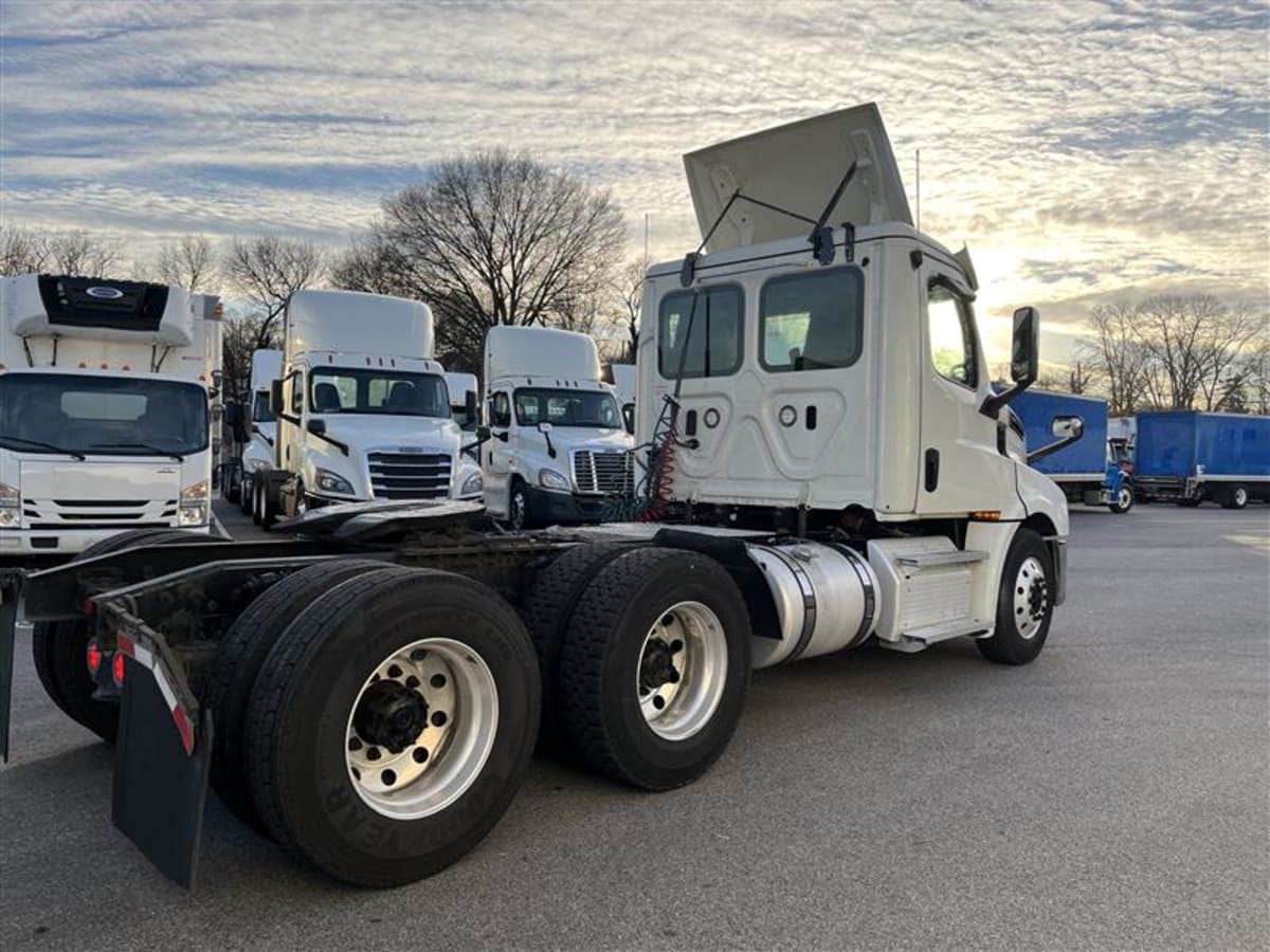 2020 Freightliner - image 4