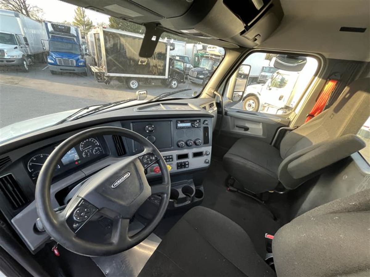 2020 Freightliner - image 7