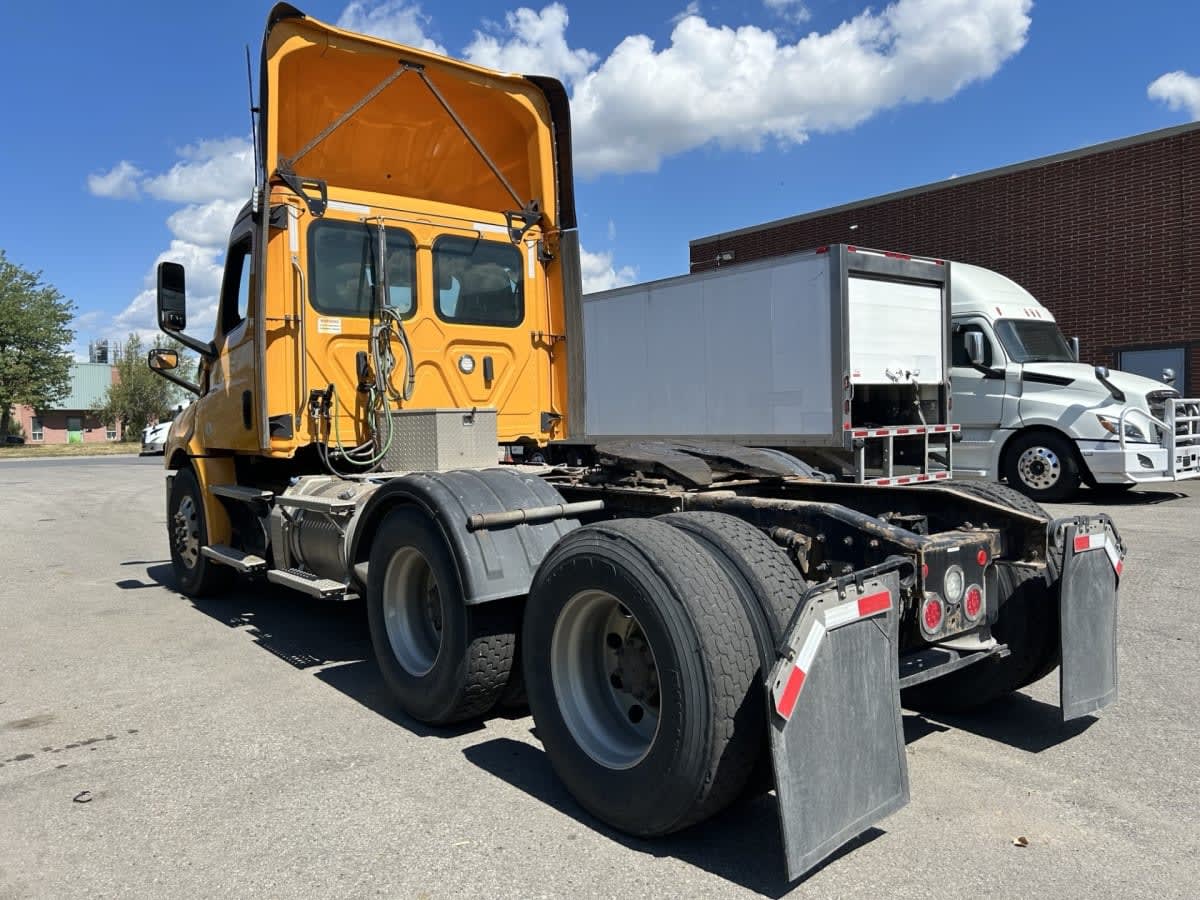 2020 Freightliner NEW CASCADIA 126 233722
