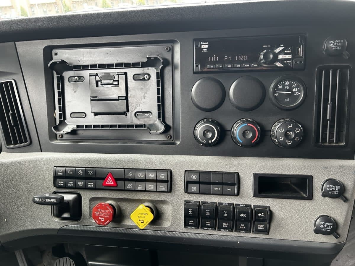 2020 Freightliner NEW CASCADIA 126 233730