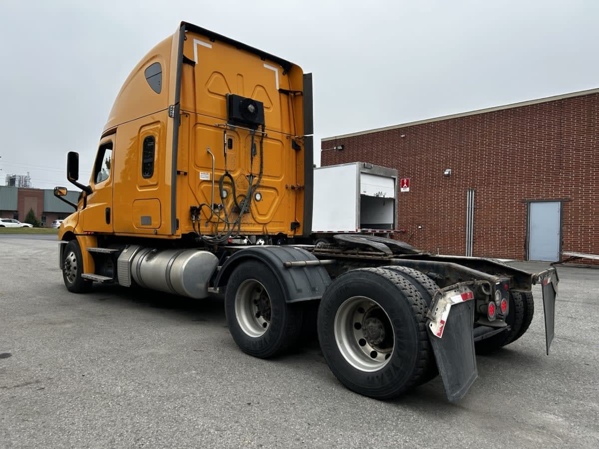 2020 Freightliner NEW CASCADIA 126 233730
