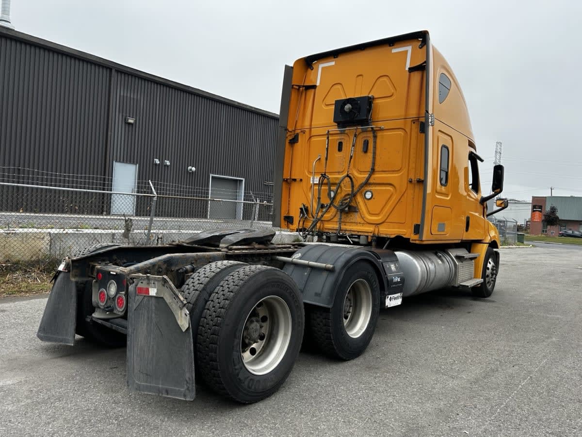 2020 Freightliner NEW CASCADIA 126 233730