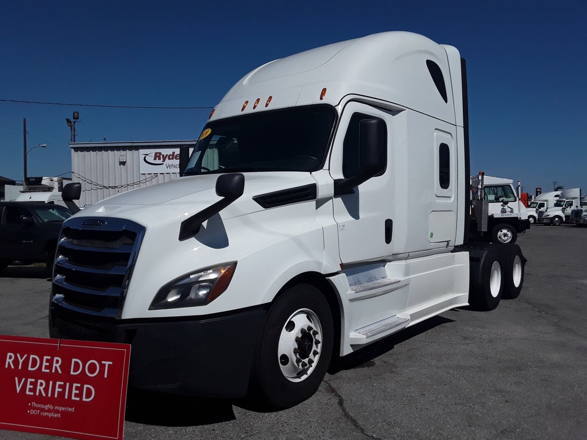 2020 Freightliner Cascadia in Montebello, CA