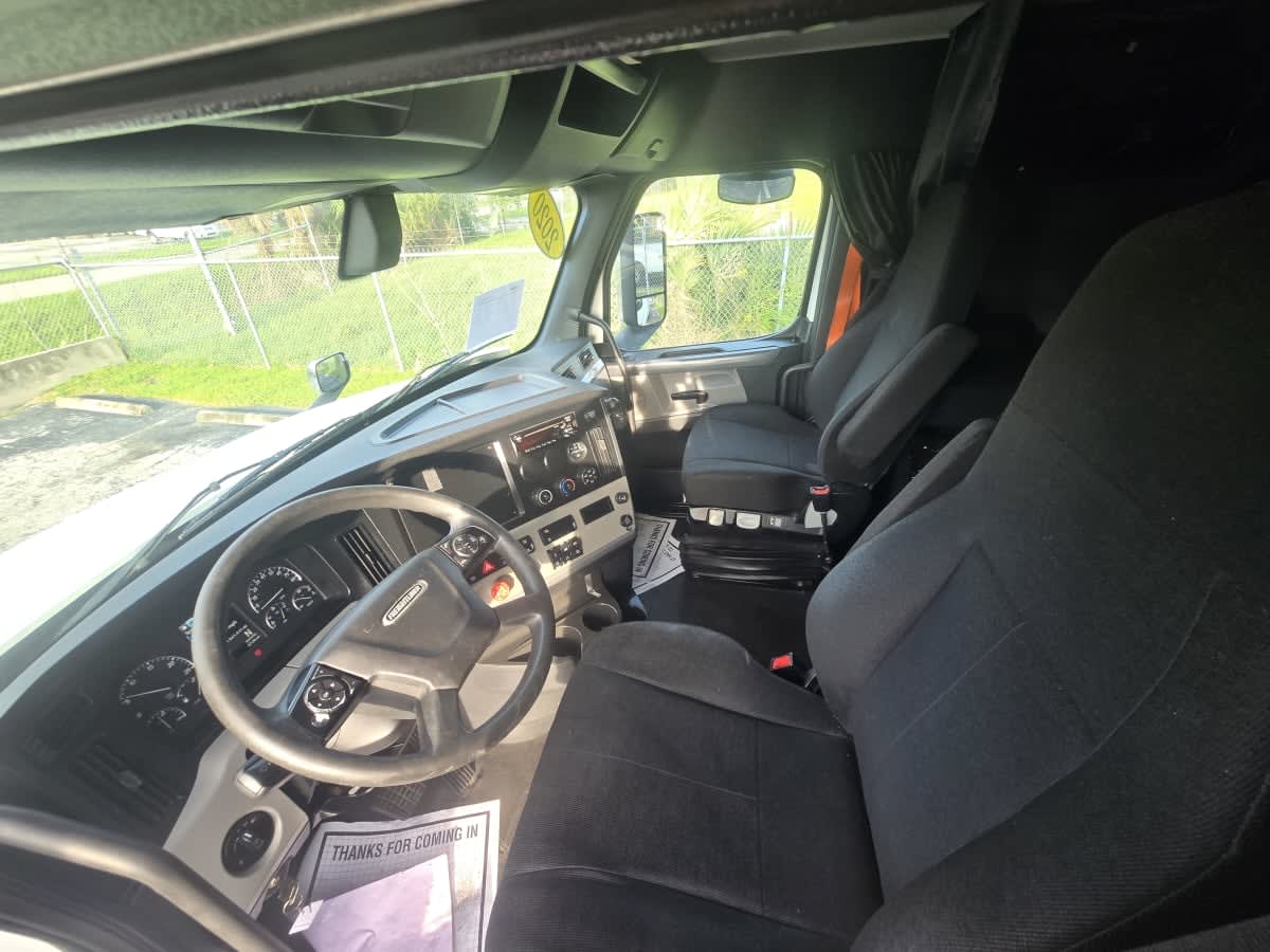 2020 Freightliner Cascadia in Tampa, FL — photo 7