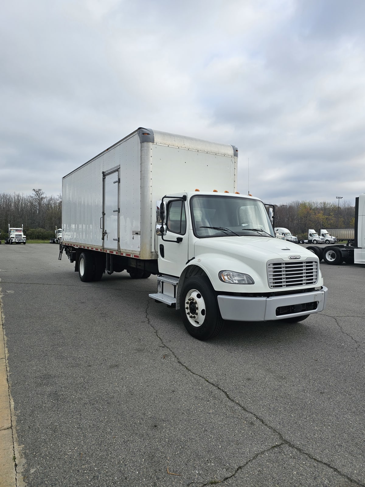 2021 Freightliner/Mercedes M2 106 238180