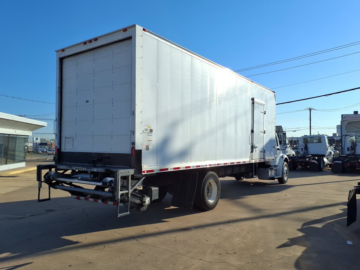 2021 Freightliner M2 106 in Dallas, TX — photo 4