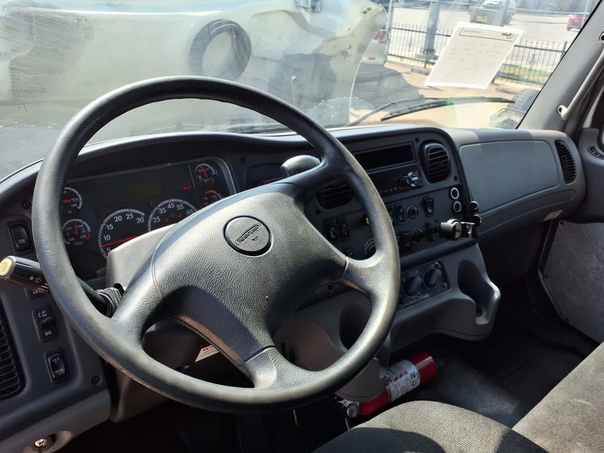 2020 Freightliner/Mercedes M2 106 238307