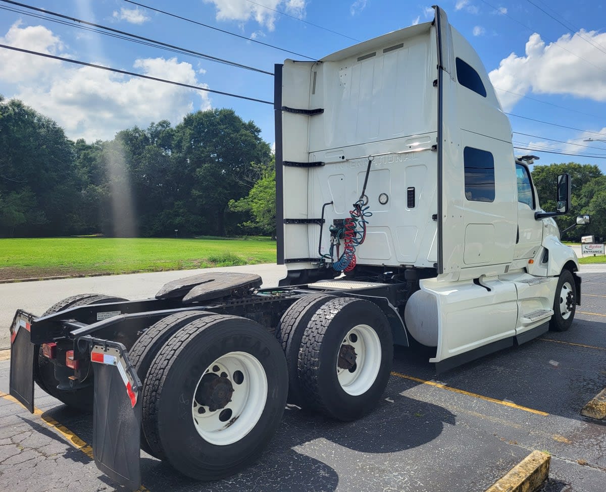 2020 International LT in Jacksonville, FL — photo 4