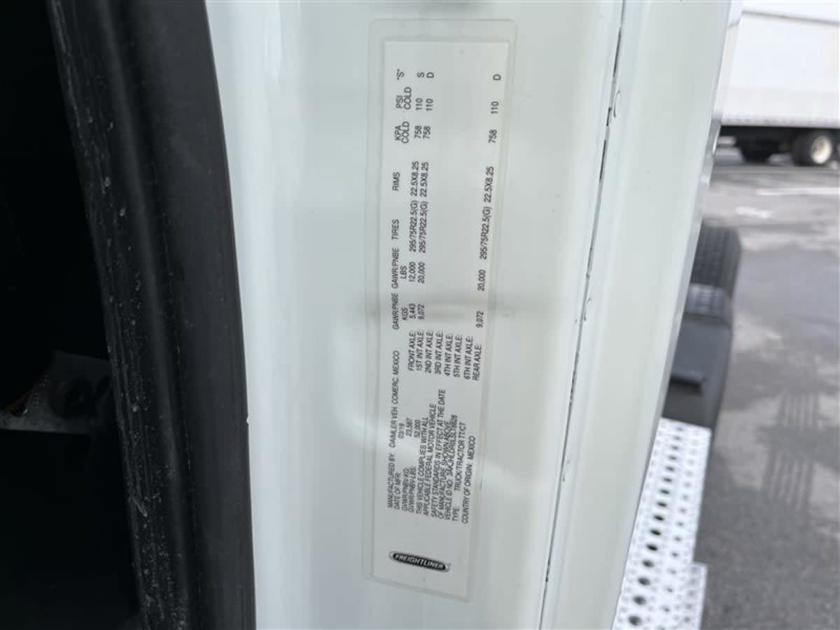 2020 Freightliner - image 9