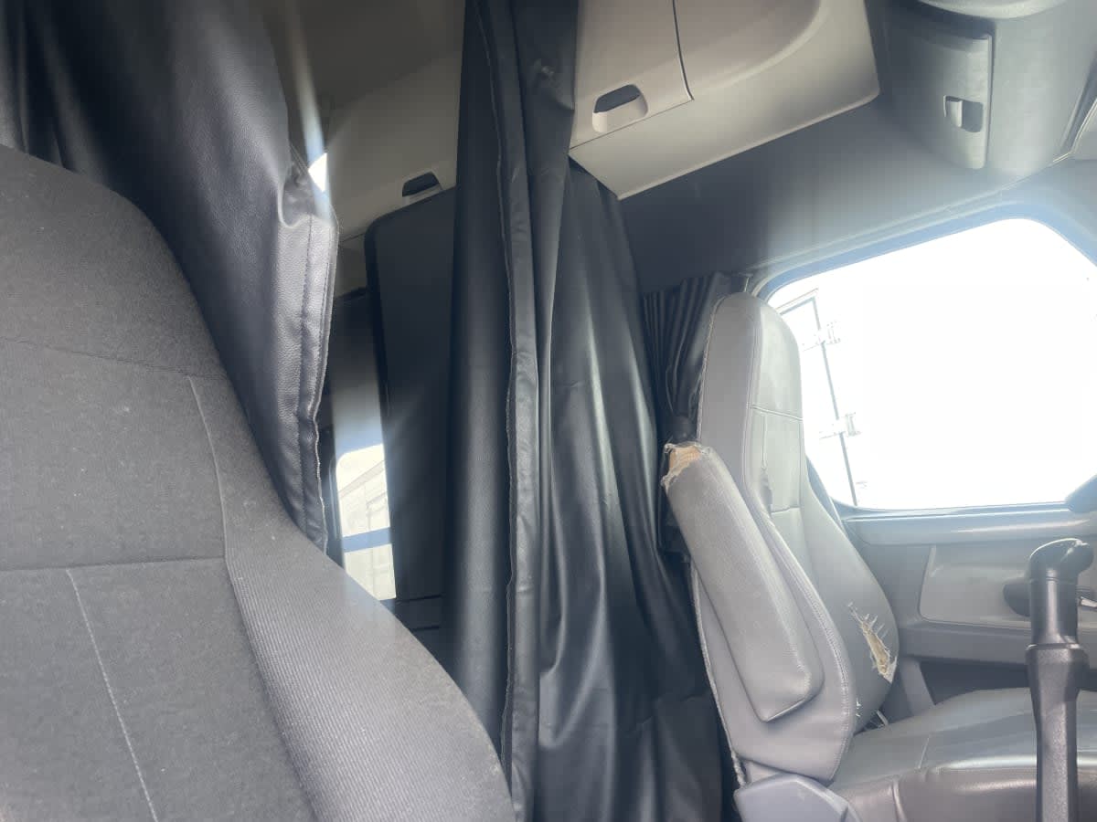 2020 Freightliner Cascadia in Beltsville, MD — photo 8