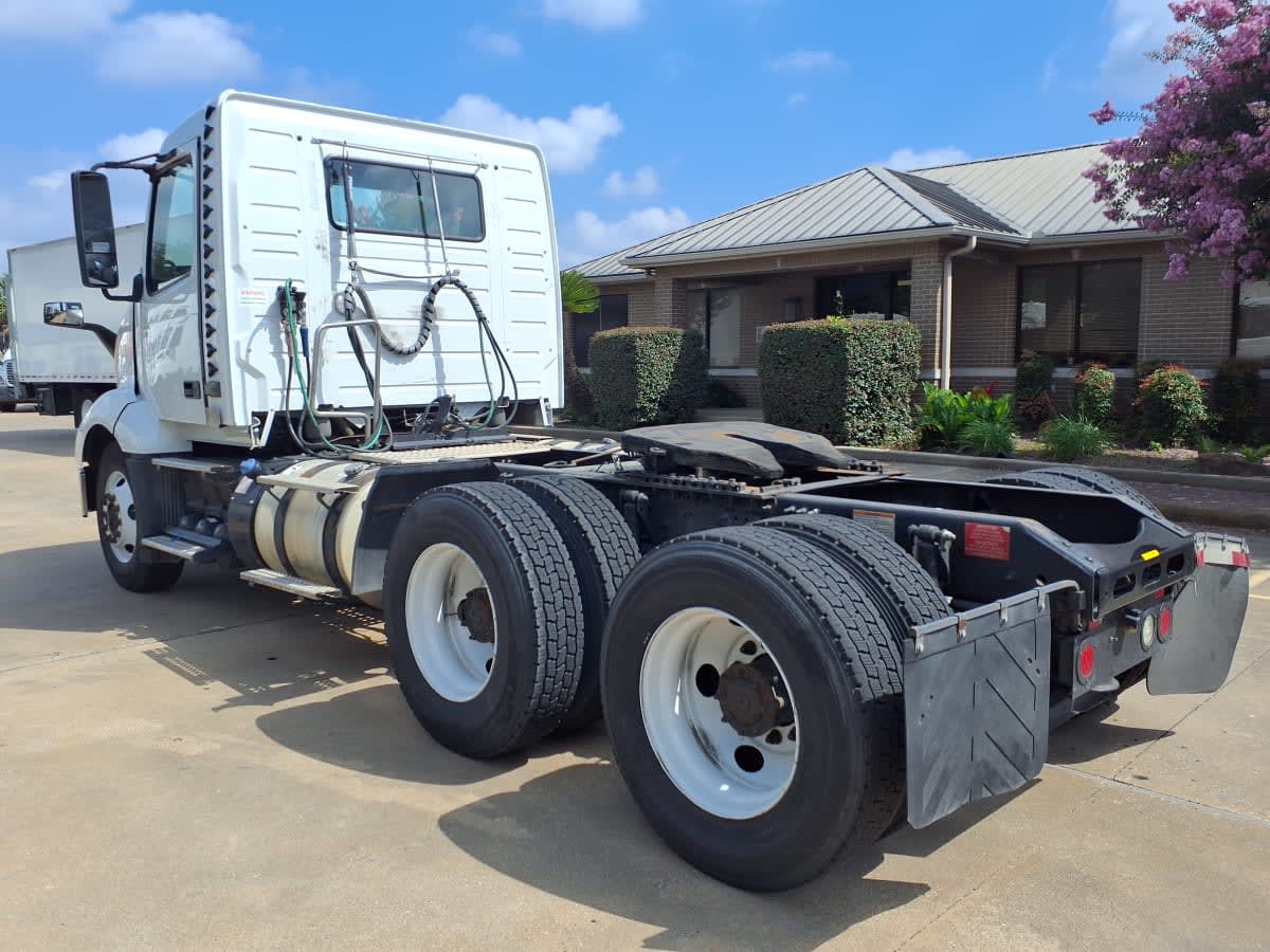 2019 Volvo VNL 860 in Houston, TX — photo 6
