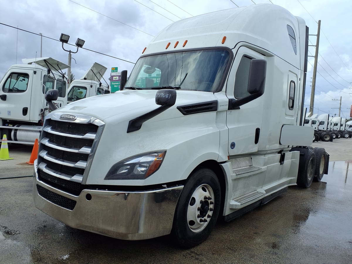 2020 Freightliner/Mercedes NEW CASCADIA PX12664 239681