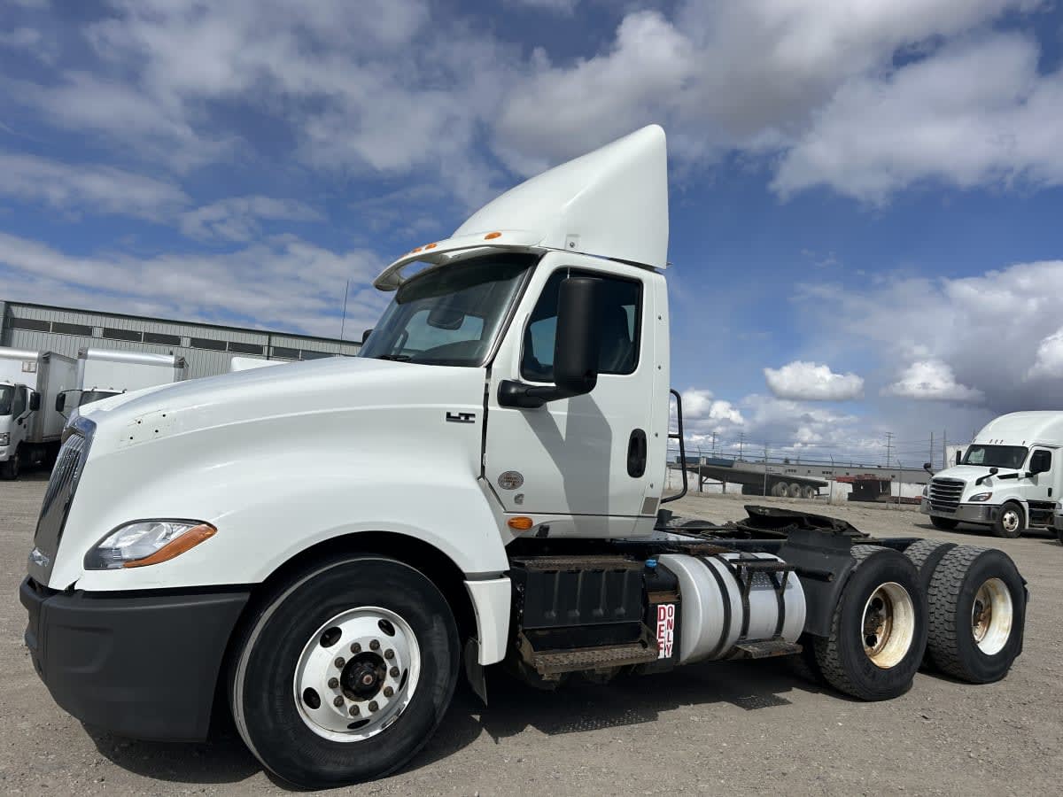 2020 Navistar International LT625 DAYCAB T/A 239941